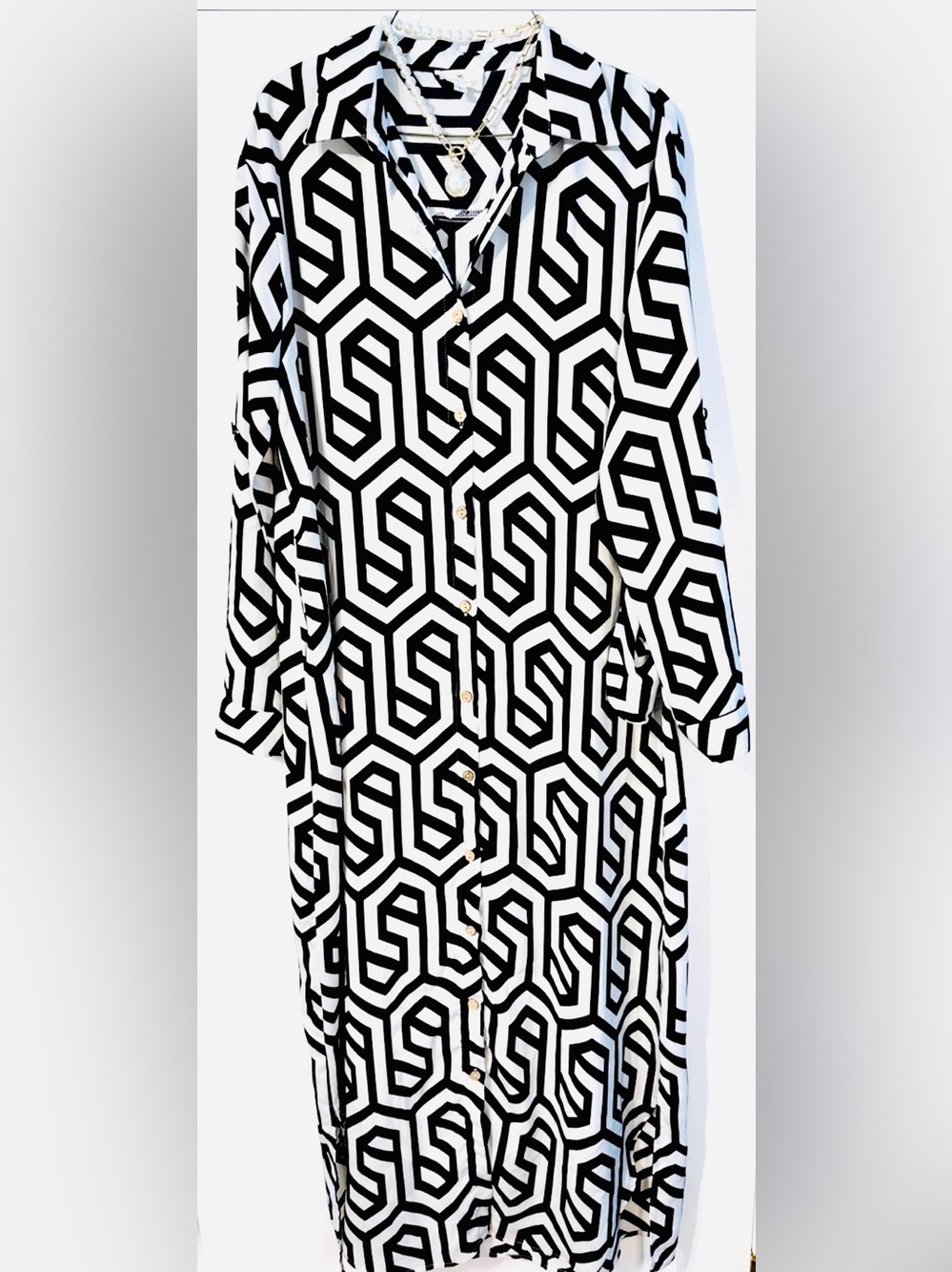Urban Daizy Black and White Geometric Long Sleeve Maxi Dress and necklace